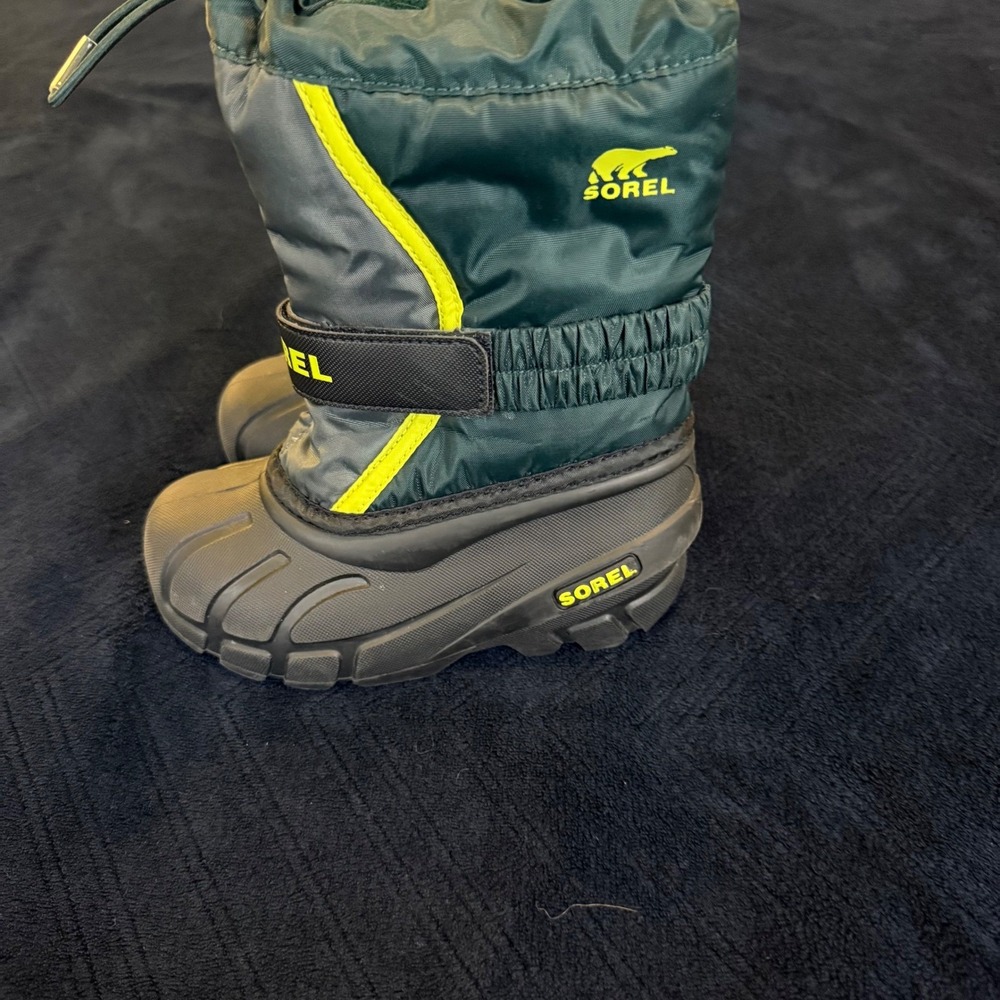 Sorel Kids Snow Flurry Boots Dark Green Black Yellow NC1965-370 Size‎ 10 Toddler